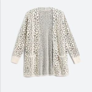 Evolution By Cyrus Wallie Fuzzy Open Cardigan in Gray Leopard Print NWT